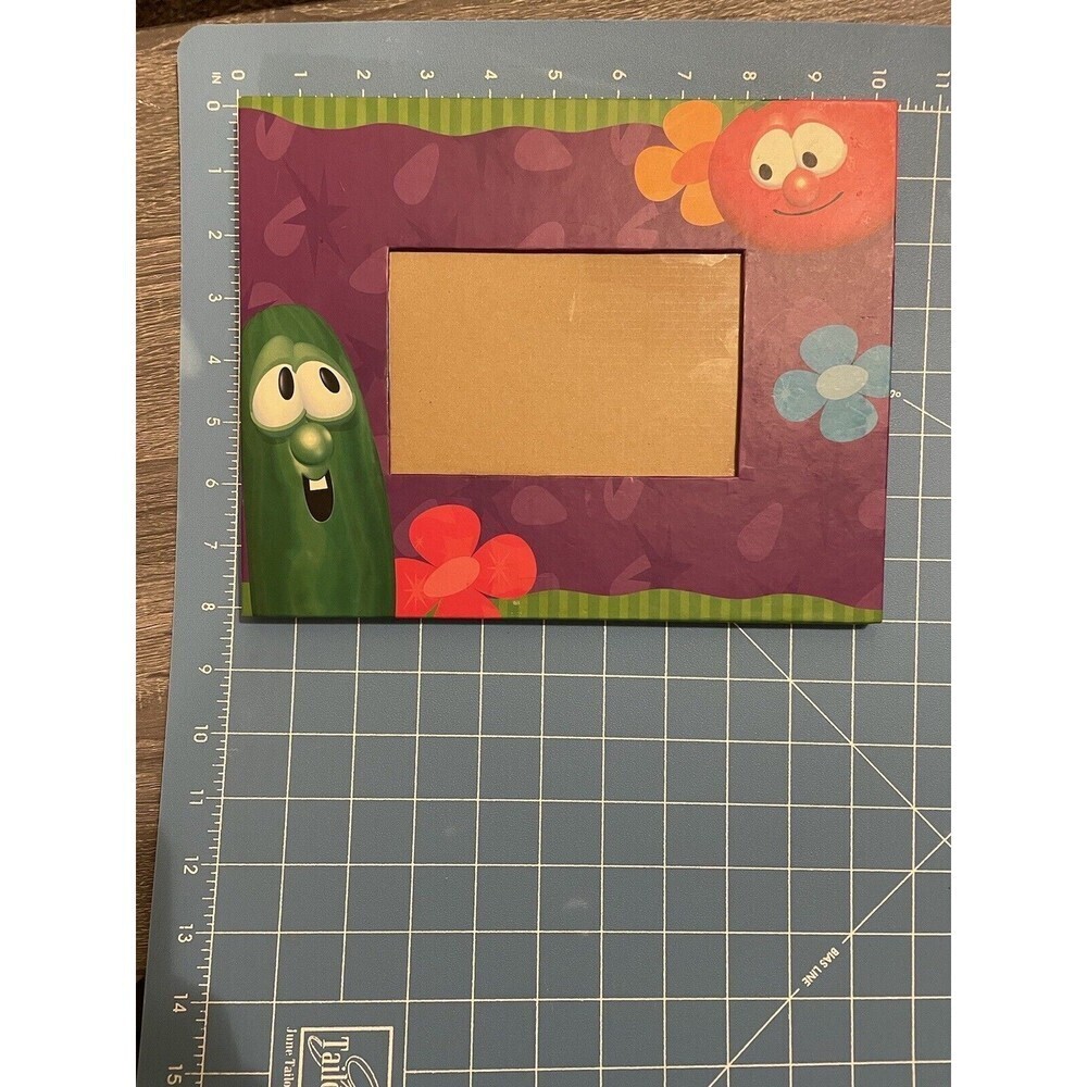 1999 Big Ideas VEGGIE TALES Picture Frame 4" x 6 Tomato Cucumber - Purple/Flower